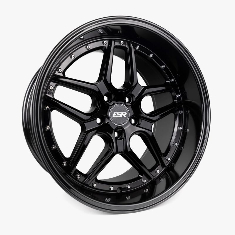 ESR CS15 18×9.5 5×114.3 +22 Gloss Black Wheel – Universal
