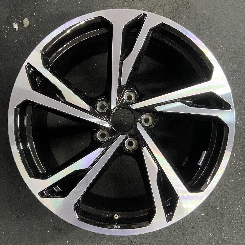 20″ E-TRON GT 22-24 20×9 machined face with black pockets Original OEM Wheel Rim